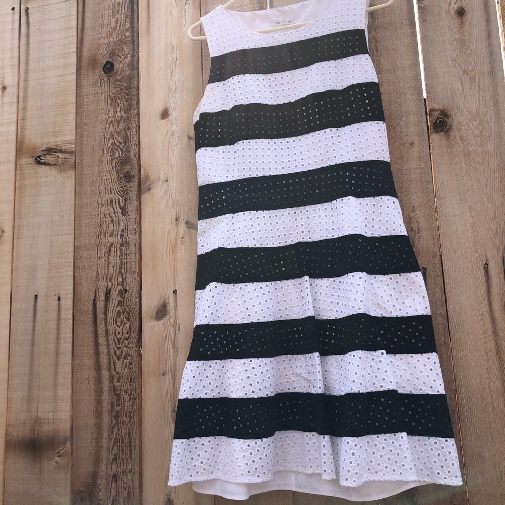 Calvin Klein Size 10 Eyelet Black & White Striped